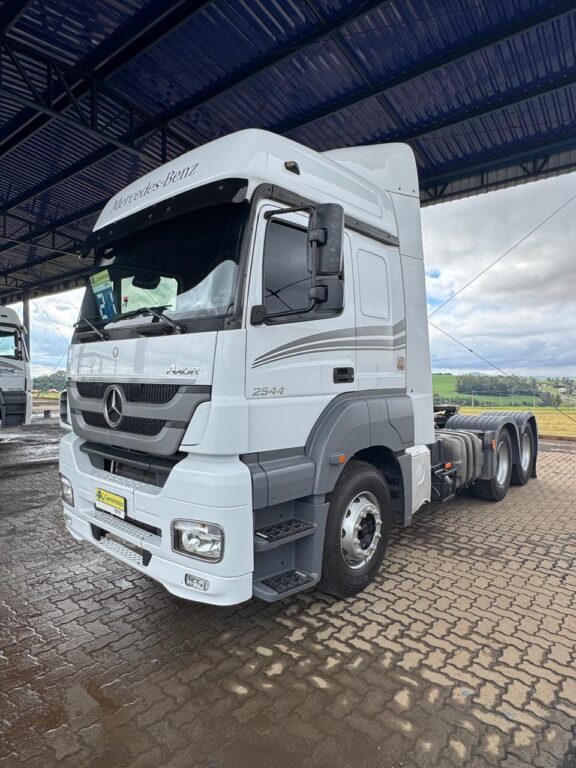 Mercedes Benz Axor 2544 6X2 – Teto alto